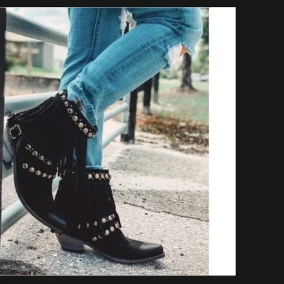 Leather boots Liberty black nubuck fringed